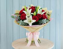 Букет цветов из:  Лилии и Розы в Покойном