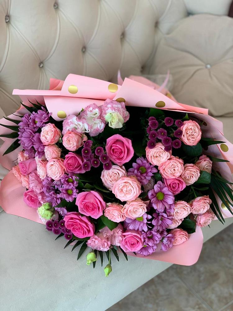 Букет цветов из: Хризантемы, Розы и Лизиантусы в Покойном