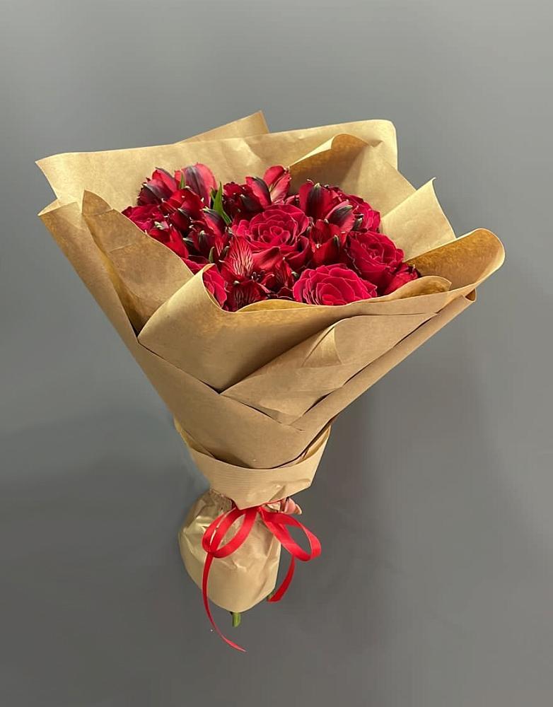 Букет цветов из: Альстромерии и Розы в Покойном