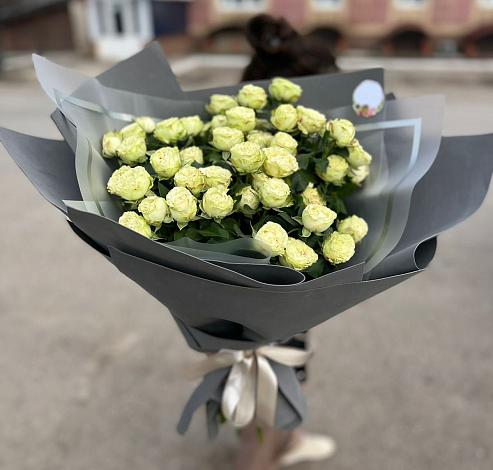 Букет Белые кустовые розы Солинеро в Покойном
