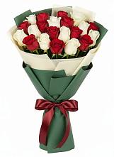 Букет Микс из красных и белых роз в Покойном