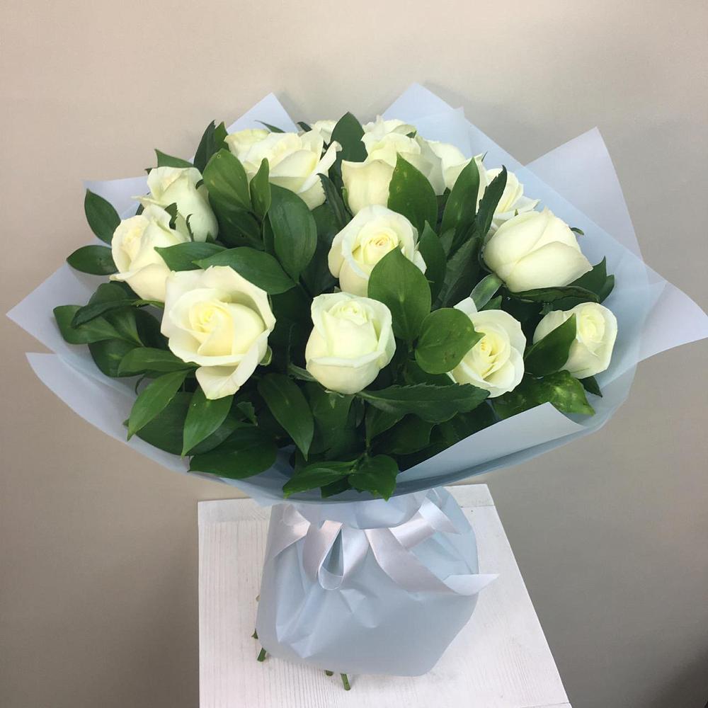 Букет 15 Белых роз Проуд в Покойном