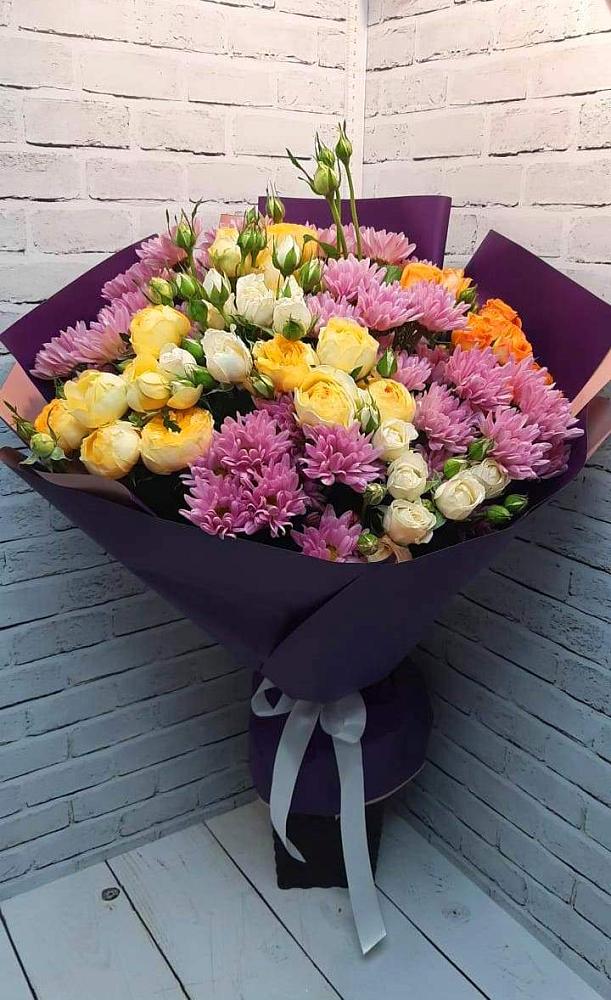 Букет цветов из: Хризантемы и Розы в Покойном