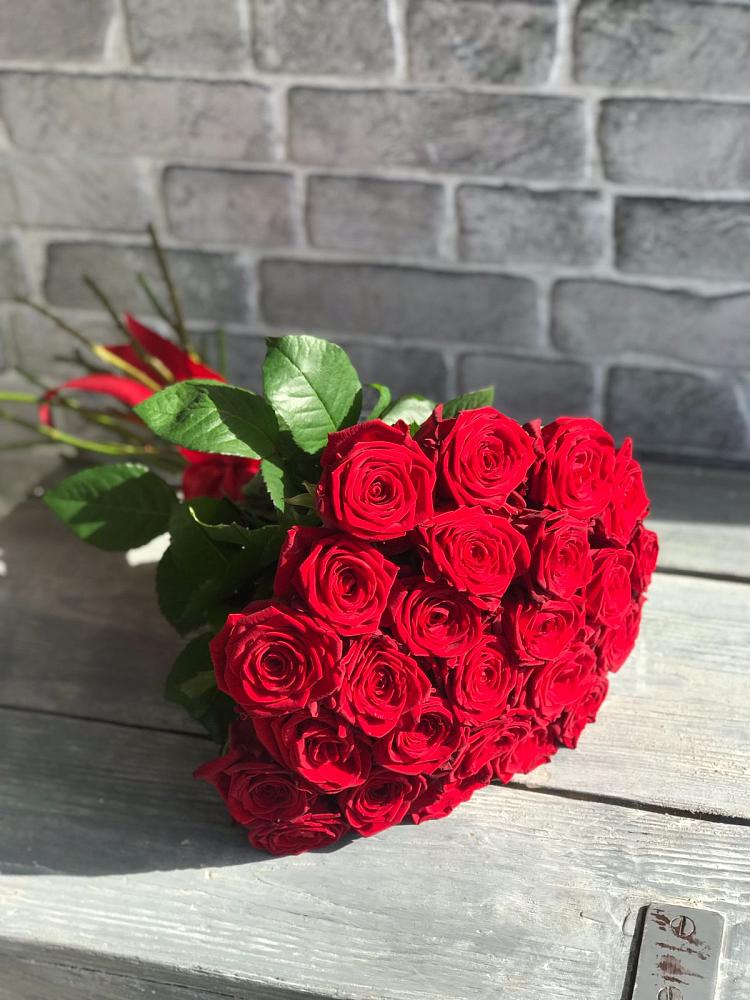 Букет Красные розы Фридом в Покойном