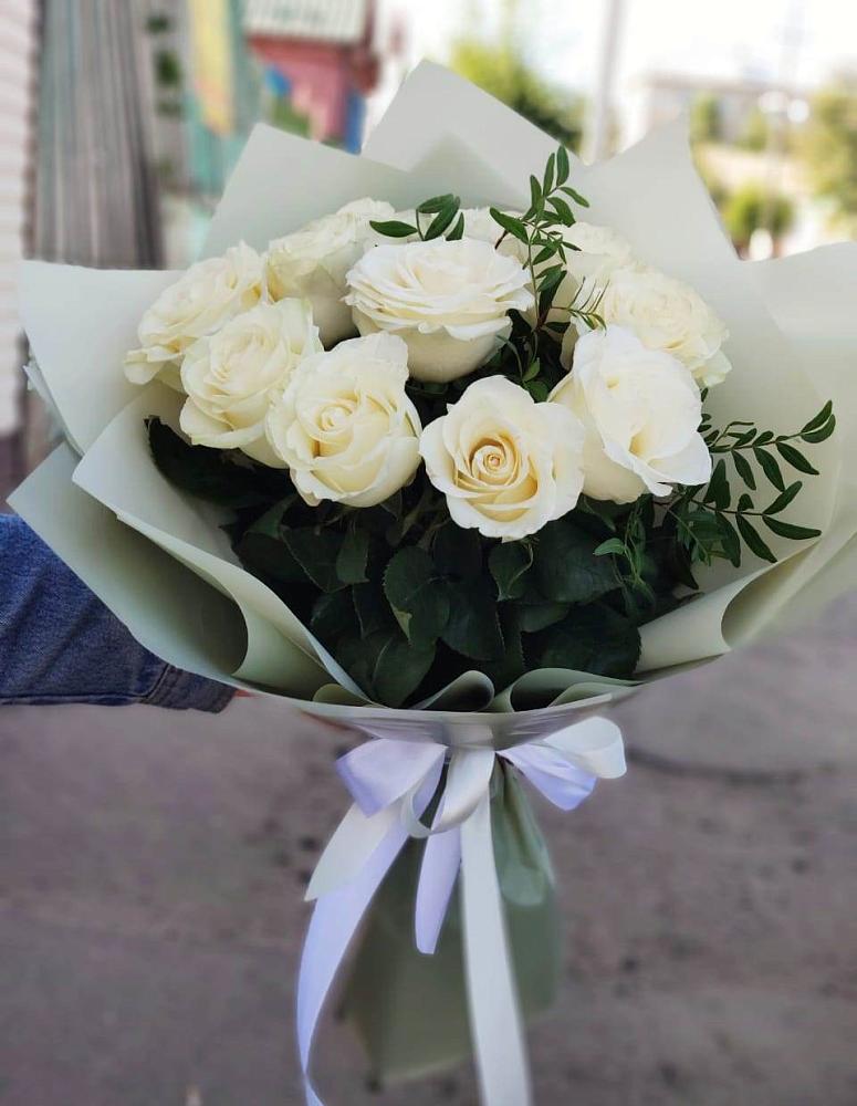 Букет Белые розы Проуд в Покойном