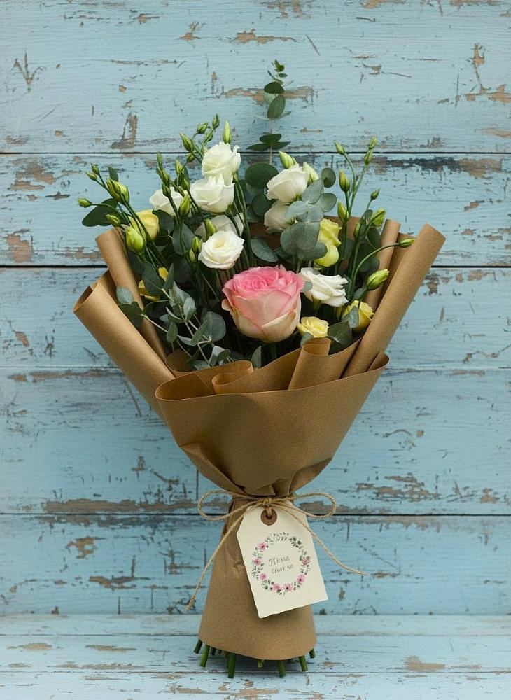 Букет цветов из: Розы и Лизиантусы в Покойном