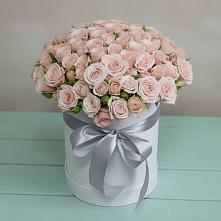 Цветочная композиция из Розы в шляпной коробке в Покойном