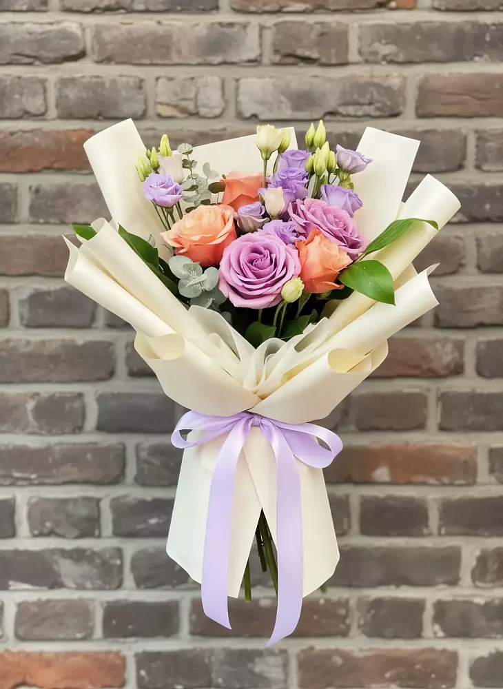 Букет цветов из: Лизиантусы и Розы в Покойном