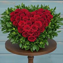 Цветочная композиция из Розы в виде сердца в Покойном