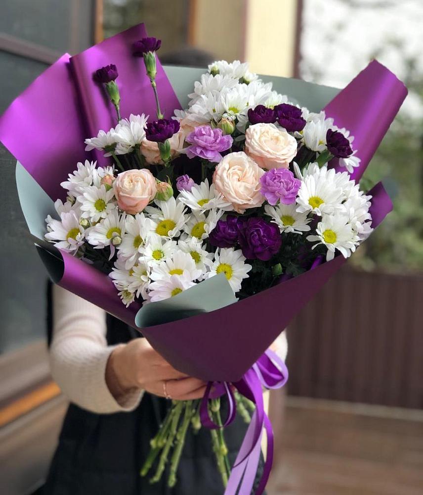 Букет цветов из: Хризантемы, Гвоздики и Розы в Покойном