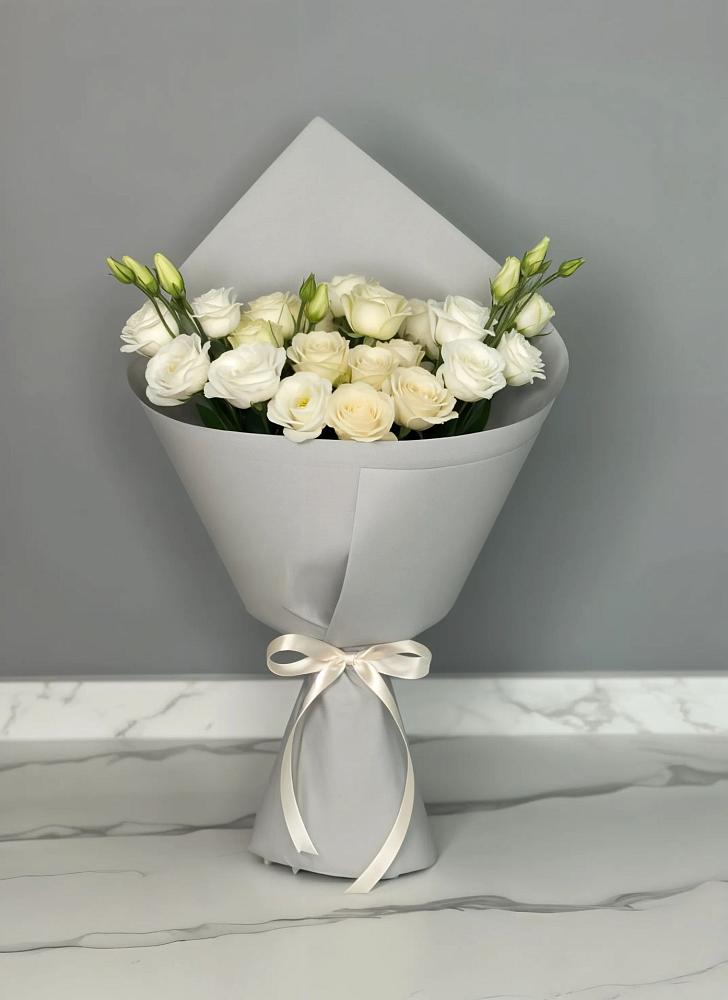 Букет цветов из: Розы и Лизиантусы в Покойном