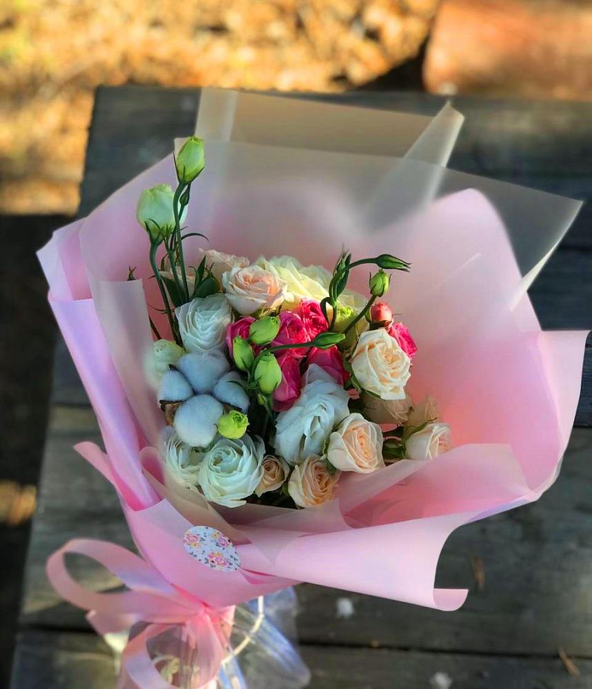 Букет цветов из: Розы и Лизиантусы в Покойном