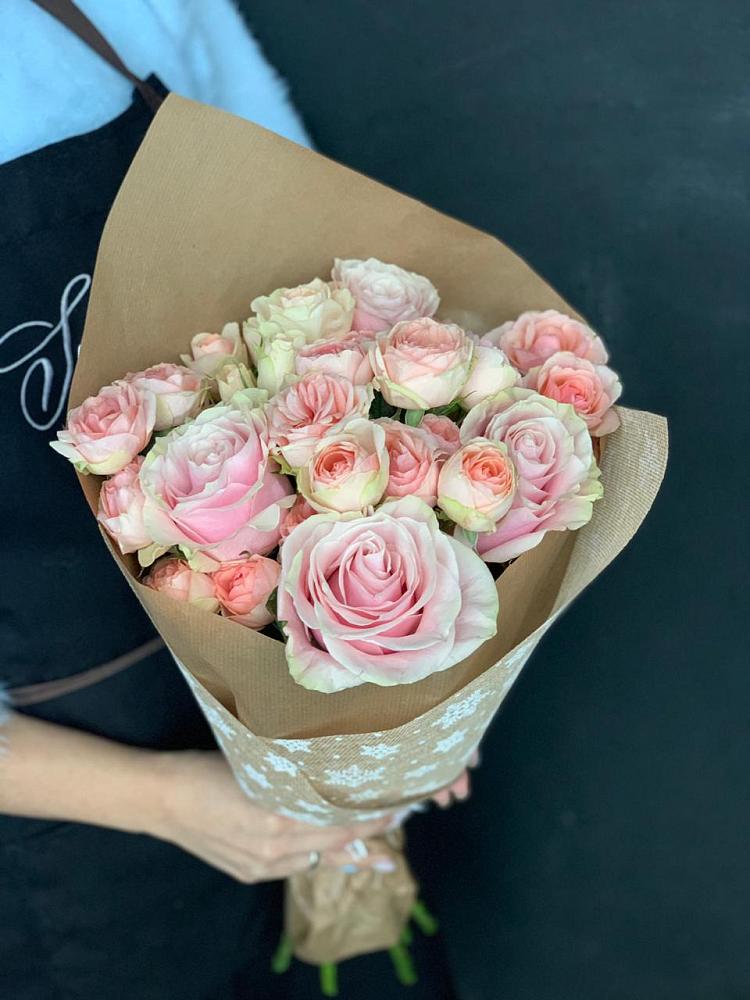 Букет цветов из: Хризантемы и Розы в Покойном