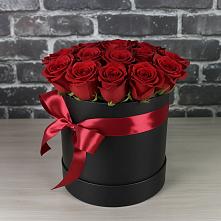 Цветочная композиция из Розы в шляпной коробке в Покойном