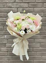 Букет цветов из:  Гвоздики, Розы, Лизиантусы и Хризантемы в Покойном