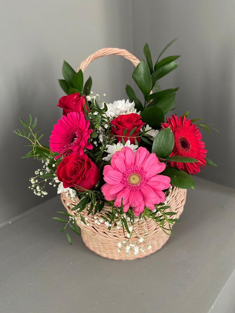 Цветочная композиция из Розы, Хризантемы и Герберы в корзине в Покойном