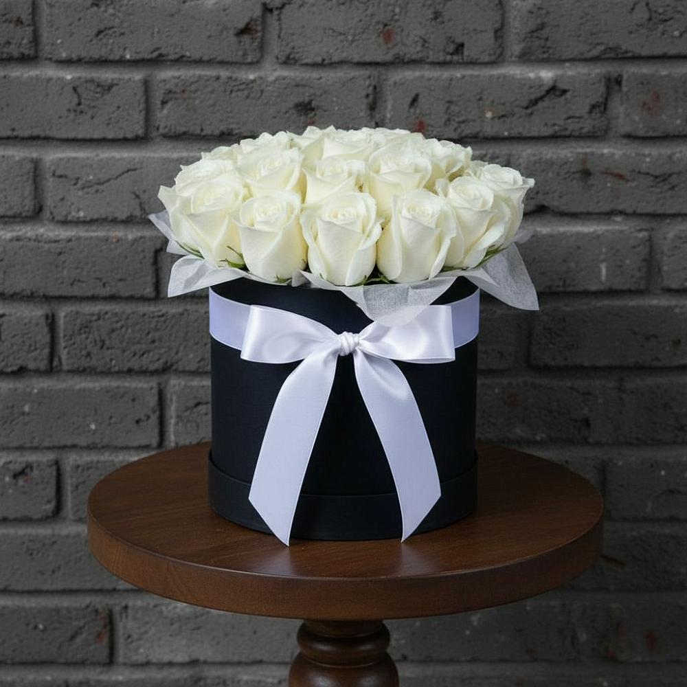 Цветочная композиция из Розы в шляпной коробке в Покойном