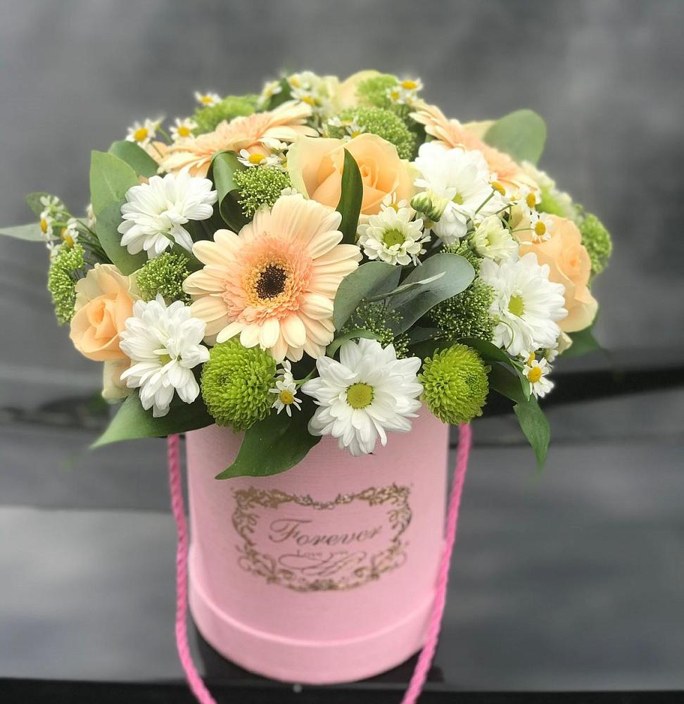 Цветочная композиция из Розы, Герберы и Хризантемы в шляпной коробке в Покойном