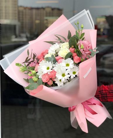 Букет цветов из: Розы, Лизиантусы и Хризантемы в Покойном
