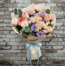 Букет цветов из:  Розы, Лизиантусы и Гвоздики #REPLACE_PRED# Покойном