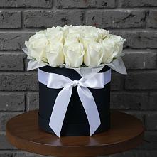 Цветочная композиция из Розы в шляпной коробке в Покойном